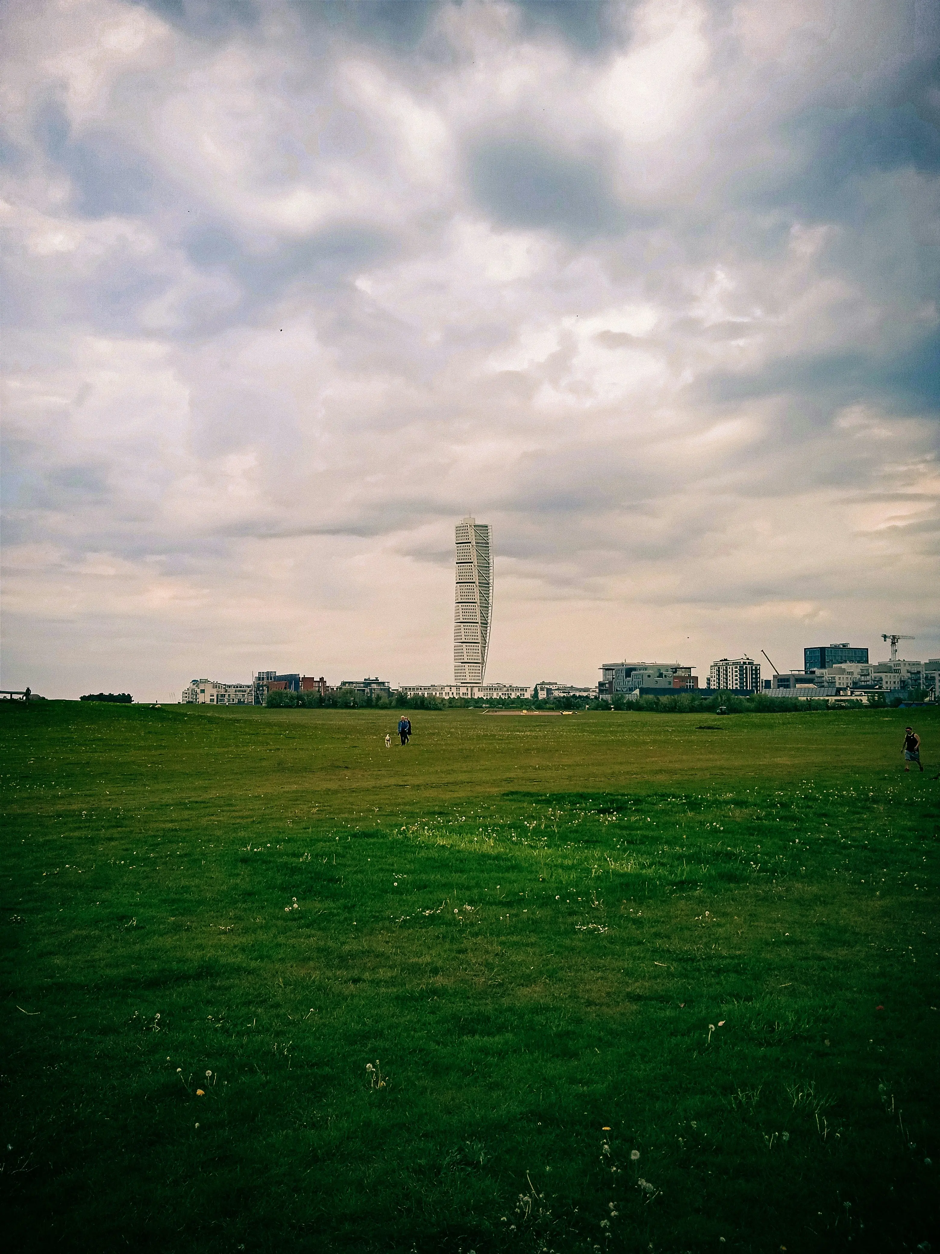 Städfirma Malmö - WilFix med Turning Torso i bakgrunden